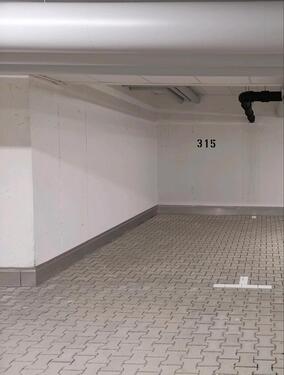 Foto - Tiefgaragenstellplatz in der Römerstraße zu vermieten