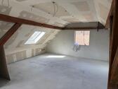 Foto - Helle Dachgeschosswohnung im Ausbauzustand mit viel Potenzial