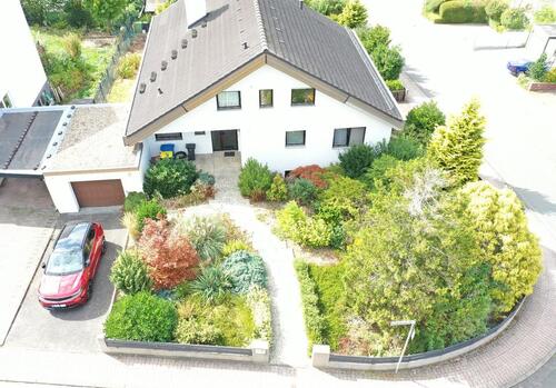 Foto - freistehendes EFH mit Garage und separater Einliegerwohnung