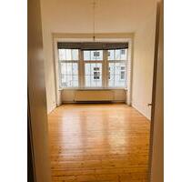 Schöne und Helle 2-Zimmer Altbauwohnung mit Potential - Hannover Südstadt