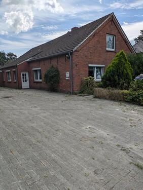 Foto - Sanierungsbedürftiges Haus mit großem Grundstück und PV Anlage
