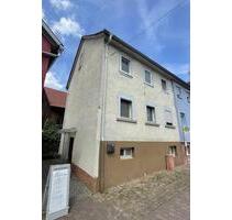 Kernsanierungsprojekt in Amorbach: Stadthaus mit Potenzial!