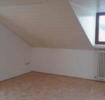 helle Dachgeschosswohnung nähe EKZ Abensberg