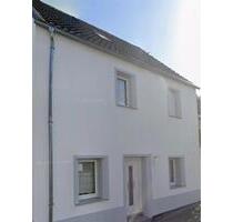 Zweifamilienhaus mit zusätzlichen Grundstück - Hellenhahn-Schellenberg