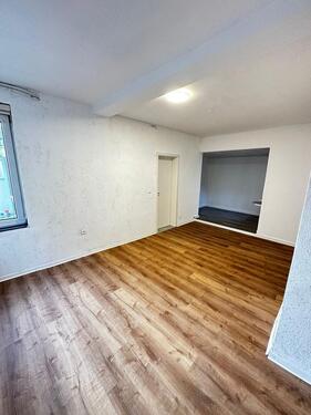 Foto - Frisch Sanierte 2,5 Zimmer-Wohnung + Dachterrasse