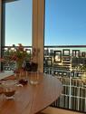 Foto - Wohnen über der Kirschblüte: Barrierefreies Skyline-Apartment mit