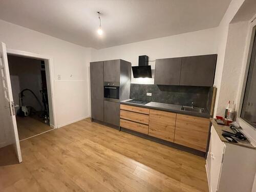 Foto - Frisch renovierte 2,5 Zimmer Wohnung mit Küche und Balkon
