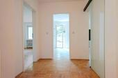 Foto - Gepflegte 2-Zimmer-Erdgeschosswohnung mit Einbauküche, Terrasse, Gartenzugang & Tiefgarage - München