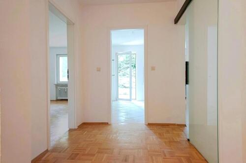 Foto - Gepflegte 2-Zimmer-Erdgeschosswohnung mit Einbauküche, Terrasse, Gartenzugang & Tiefgarage - München