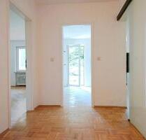 Gepflegte 2-Zimmer-Erdgeschosswohnung mit Einbauküche, Terrasse, Gartenzugang & Tiefgarage - München