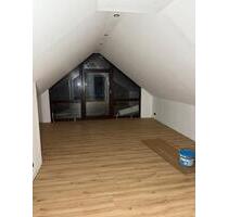 Stilvolle 2,5 Zimmer-Dachgeschosswohnung mit Balkon zum 01.03 - Wahlstedt