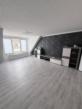 Foto - 3-Zimmer-DG-Wohnung - 680,00&nbsp;EUR Kaltmiete, ca.&nbsp; 85,00&nbsp;m&sup2;