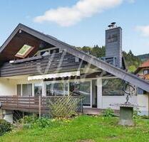 Perfekt für Familien! Lichtdurchflutete 4,5-Zimmer-Wohnung mit Panoramablick, Terrasse, Garten und Kamin in ruhiger Lage in St. Ulrich zu vermieten... - Bollschweil