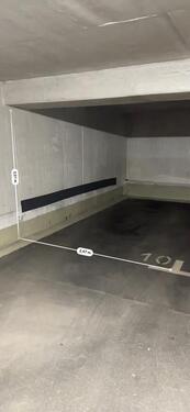 Foto - Tiefgaragenstellplatz zu vermieten Bozzarisstr.