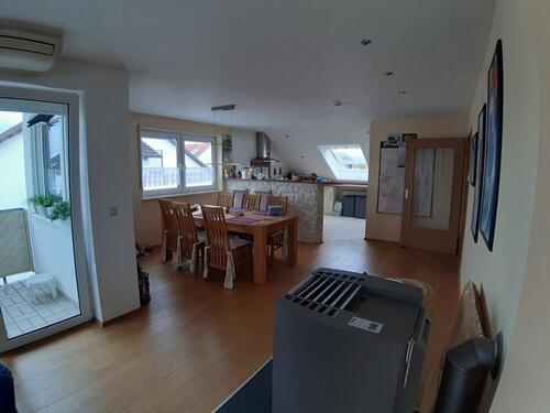 Foto - Lichtdurchflutete 3-R-Wohnung v.privat - provisionsfrei - im DG