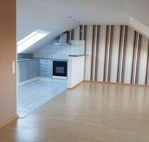 Charmante 2-Zimmer-DG-Wohnung; Gartenmitbenutzung & Einbauküche - Helmstedt