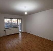 **Wohnen mit Ausblick: Renovierte und großräumige 2-Zi.-Whg. mit Balkon** - Reinbek