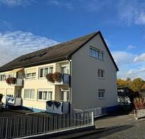 Angeboten wird eine helle, gemütliche 2-ZKB-Wohnung in ruhiger Lage von Kassel- Bettenhausen. Die Wohnung befindet sich im Dachgeschoss eines sehr gepflegten 8 Familienhauses. Die Wohnung verfügt...