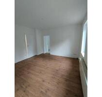 Helle, frisch renovierte 4-Zimmer-Wohnung mit Gartenmitbenutz. - Solingen