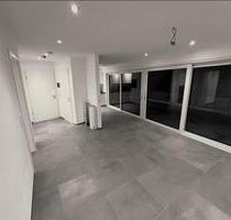 Neuwertige 2-Zimmer Wohnung mit Dachterrasse und Einbauküche - Donzdorf