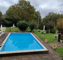 Dachgeschosswohnung mit Garten, Pool & Sauna – in Daxberg - Kleinkahl