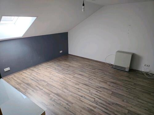 Foto - 3-Zimmer-Dachgeschosswohnung zu vermieten – sofort bezugsfertig