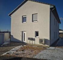 Moderne, helle ruhige 4 Zimmer Wohnung im Neubaugebiet Königsberg - Königsberg in Bayern