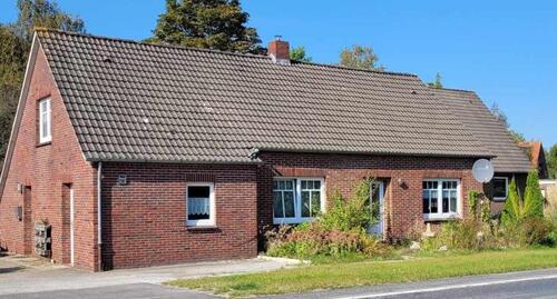 Foto - Haus mit 4 Zimmer Küche , Bad . Garten