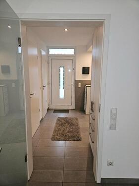 Foto - Einfamilienendhaus mit kleinem Terrassengarten