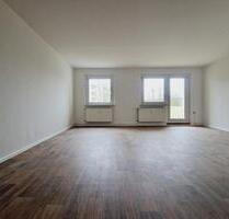 ***Aktion - 3 Monate Kaltmietfrei - 3 - Raumwohnung mit Balkon, Am Sportpark 12 sofort verfügbar! - Glauchau