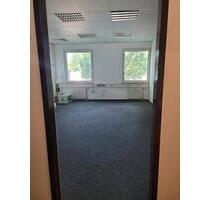 Büroräume zu vermieten - 1.000,00&nbsp;EUR Kaltmiete, ca.&nbsp; 93,00&nbsp;m&sup2; in Duisburg (PLZ: 47269) Großenbaum