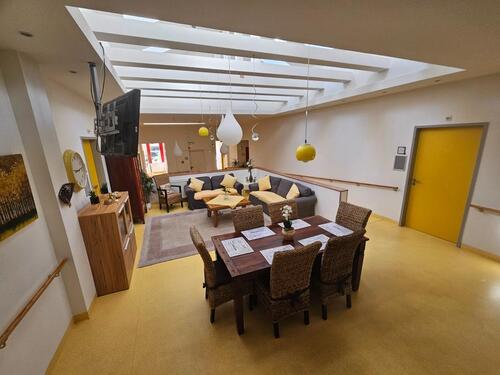 Foto - Studentinnen aufgepasst ! Separate 1-Zimmer-Wohnung mit eigenem Bad in WG zu vermieten !