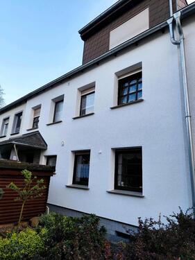Foto - Zweifamilienhaus mit Gauben und voll Unterkellert