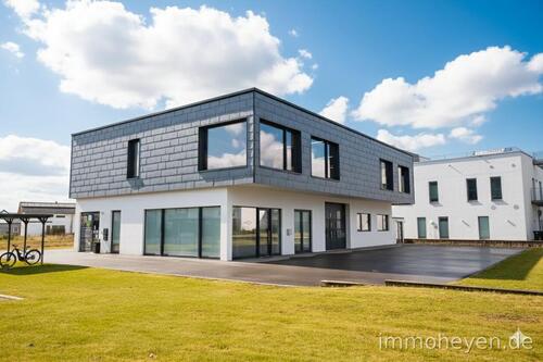 Foto - Gewerbehalle mit Büro und Außenflächen, zentral gelegen in Kißlegg