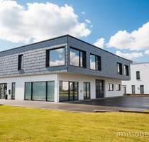 Gewerbehalle mit Büro und Außenflächen, zentral gelegen in Kißlegg