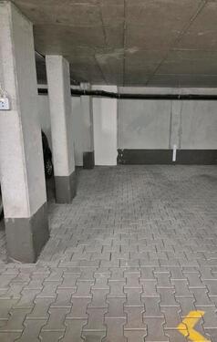 Foto - Tiefgaragenstellplatz - 100,00 EUR Miete,