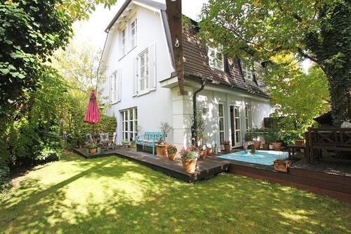 Foto - Unikat: Idyllische, möblierte Doppelhaushälfte mit großem Garten in Solln