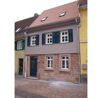 zentral gelegenes Fachwerkhaus - 1.600,00&nbsp;EUR Kaltmiete, ca.&nbsp; 135,00&nbsp;m&sup2; in Groß-Umstadt (PLZ: 64823)
