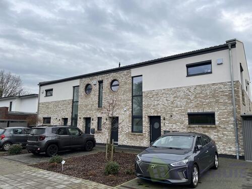 Foto - Aufgepasst! Stilvolle 2-Zimmer-Oberwohnung mit Dachterrasse in Leer-Loga