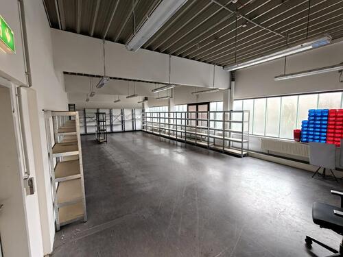 Foto - Gewerbeeinheit mit Lager und 3 klimatisierten Büroräumen