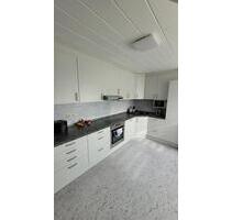 Stilvolle, gepflegte 5-Zimmer-Wohnung mit Balkon und EBK in Nürnb - Nürnberg Katzwang