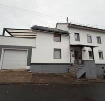 Frisch renovierte 2 Etagen Wohnung mitTerrasse, Garage und Garten - Selters (Westerwald)