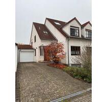 Modernisierte Doppelhaushälfte mit 5,5 Zimmern in Worms-Horchheim