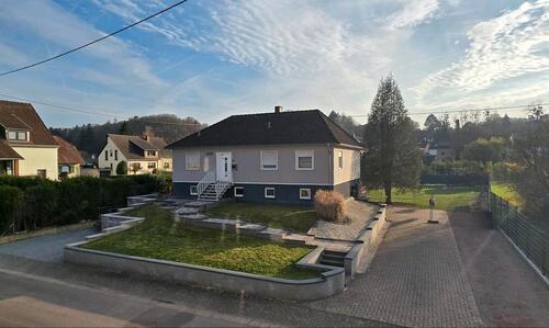 Foto - Moderner freistehender Bungalow mit gr. Grundstück in bester Lage