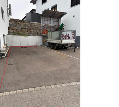 Foto - Außenstellplatz asphaltiert ca. 4 x 9 Meter