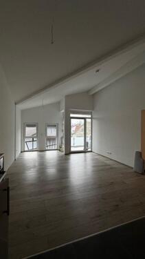 Foto - Helle 2-Zimmer-Wohnung mit Balkon, Tiefgaragenplatz und Aufzug –