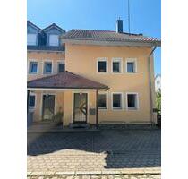 Sanierte 2-Zi.-EG-Wohnung, 58 m², Parkett, Terrasse. - Uffenheim