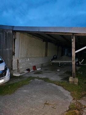 Foto - Überdachter Stellplatz für Wohnmobile oder Boote
