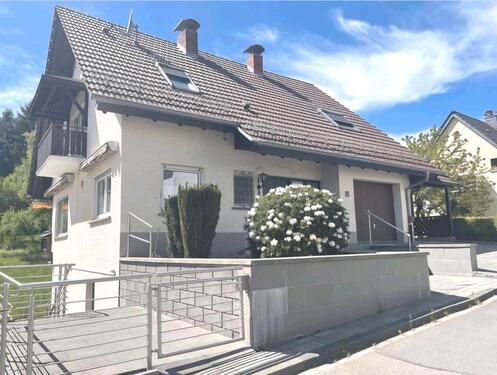 Foto - Freistehendes Einfamilienhaus mit Einliegerwohnung