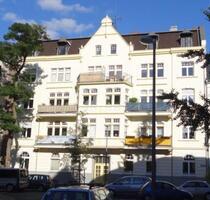 Exklusive Altbau-Wohnung mit sonnigem Balkon & herrlichem Blick - Krefeld Dießem
